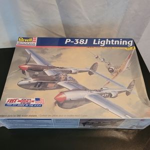 1998 Revell P-38J Lightning Model Airplane
